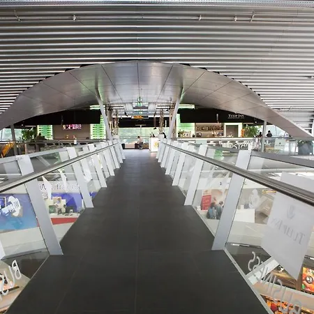 Tulip Airport Отель Эйндховен