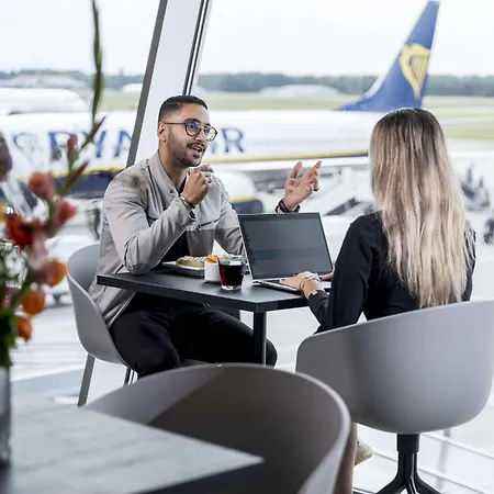 Tulip Airport מלון איינדהובן