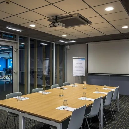 מלון Tulip Airport 3*