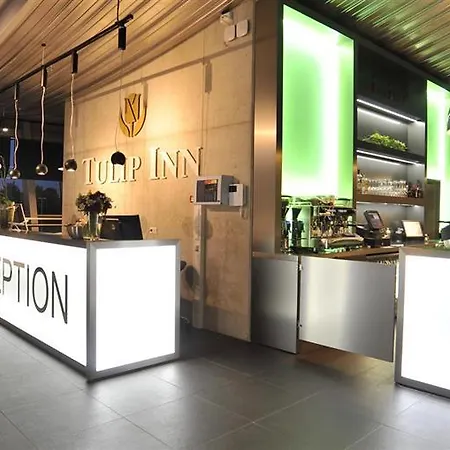 Tulip Airport מלון