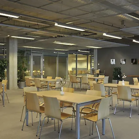 Tulip Airport Отель Эйндховен