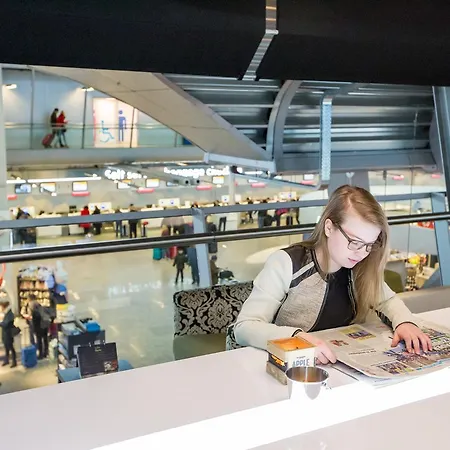 Отель Tulip Airport Эйндховен