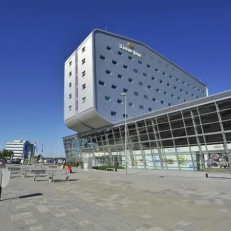 Tulip Airport 3*